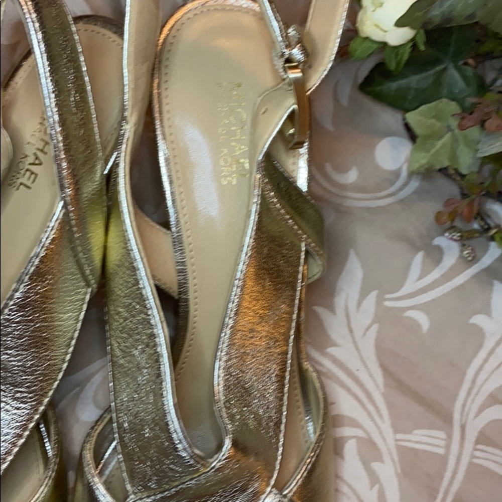 NWTs Michael Kors Gold Soft Leather Heels - Picture 2 of 6